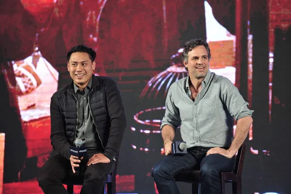 Ator Americano Mark Ruffalo Certo Diretor Jon Chu Participam Conferência — Fotografia de Stock