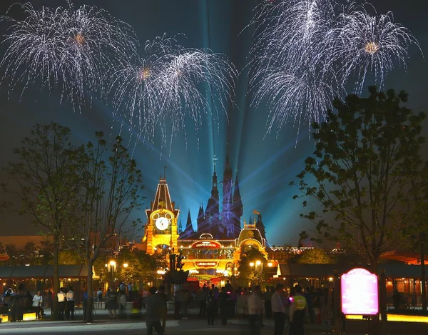 Ohňostroj Exploduje Přes Šanghaj Disneyland Shanghai Disney Letovisku Pchutong Šanghaj — Stock fotografie