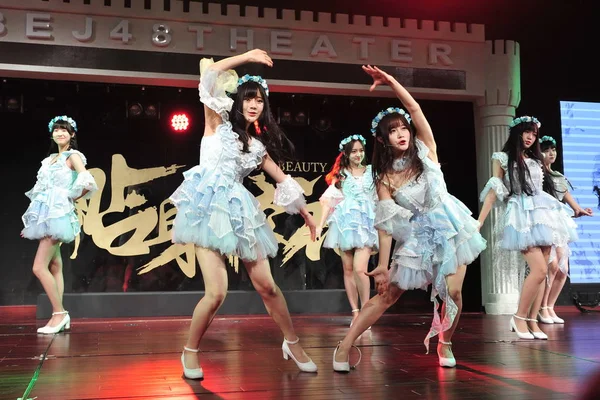 Mitglieder Der Chinesischen Mädchengruppe Bej48 Treten Bei Einer Launch Veranstaltung — Stockfoto