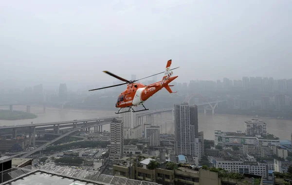 Первый Спасательный Вертолет Чунцина Находится Воздухе Чунцине Китай Июня 2017 — стоковое фото