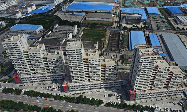 Αεροφωτογραφία Του Μια Κατοικημένη Ένωση Μοιάζοντας Tetris Μπλοκ Στην Πόλη — Φωτογραφία Αρχείου