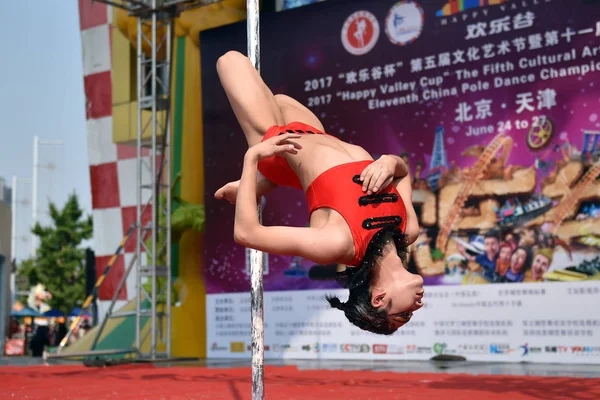 Contestant Performs Final China Pole Dance Championship 2017 Happy Valley — Stock Photo, Image