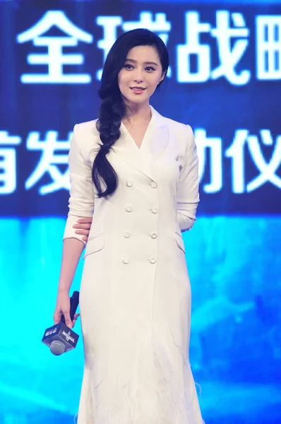 2016年6月28日 中国女星范冰冰在中国北京举行的手机游戏 黑暗2后的黎明 新闻发布会上摆姿势 — 图库照片