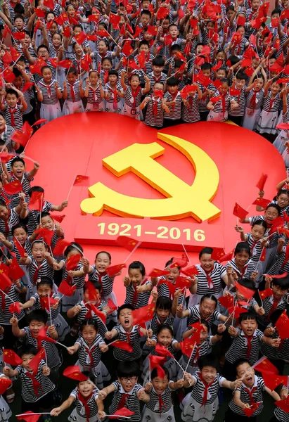 Chinese Pla People Libration Army Soldier Swears Front Flag Cpc — Stock Photo, Image