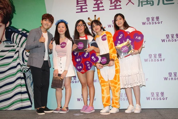 歌手兼俳優キム ソンミン ジェウク Mononym 韓国少年グループ スーパー ジュニアのリョウクで知られて出席するファンの集い サイン会 中国で 2016 — ストック写真
