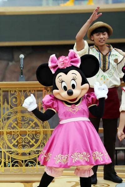Los Artistas Actúan Durante Ceremonia Apertura Shanghai Disneyland Shanghai Disney —  Fotos de Stock