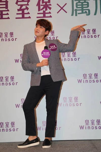 歌手および俳優キム ソンミン ジェウク よく知られている Mononym 韓国少年グループ スーパー ジュニアのリョウク 出席のファンの集い サイン会 — ストック写真