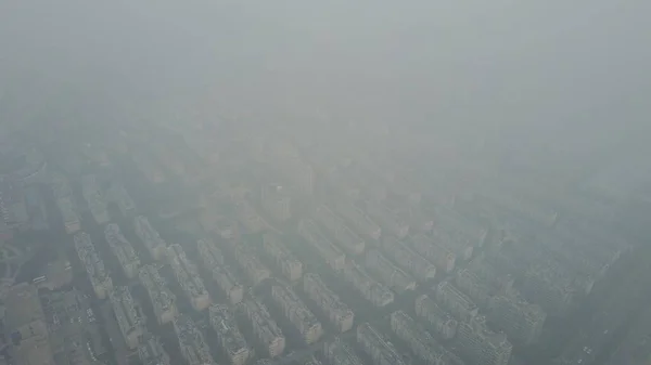 Κτήρια Κατοικιών Βρίσκονται Αμυδρά Πυκνή Ομίχλη Στην Πόλη Yangzhou Ανατολική — Φωτογραφία Αρχείου