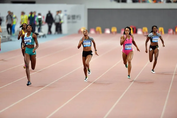 バハマの Shaunae ミラー 左と他の参加者 女子で競う Iaaf ダイヤモンド リーグ上海 2016 年までに上海 — ストック写真