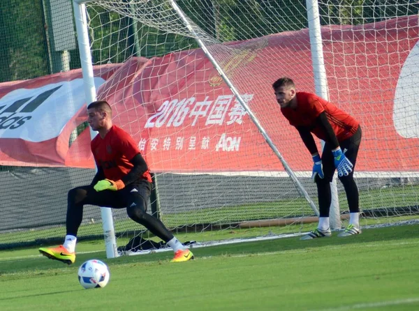 2016年7月20日 曼联足球运动员在中国上海参加2016年中国国际冠军杯的训练课 — 图库照片