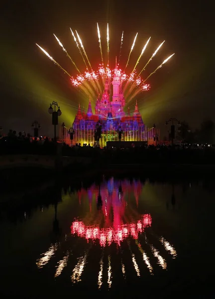 Fuochi Artificio Esplodono Sulla Shanghai Disneyland Allo Shanghai Disney Resort — Foto Stock