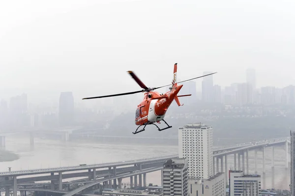Первый Спасательный Вертолет Чунцина Находится Воздухе Чунцине Китай Июня 2017 — стоковое фото