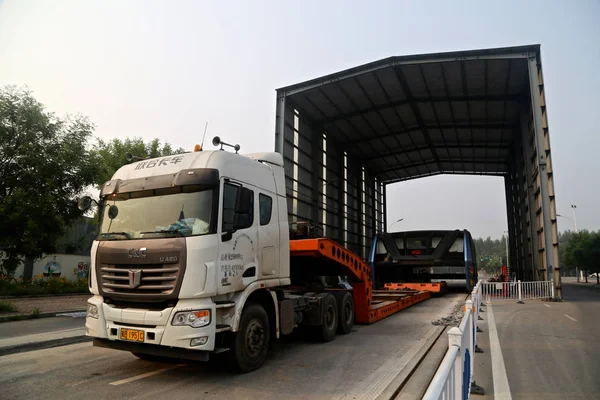 Transit Elevated Bus Teb Debe Ser Remolcado Por Remolque Desde — Foto de Stock