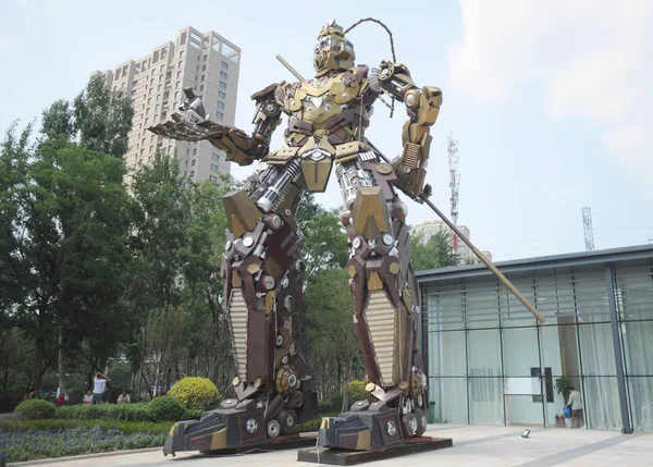 Giant Monkey King Made Out Scrapped Car Parts Display Street — Stock Photo, Image
