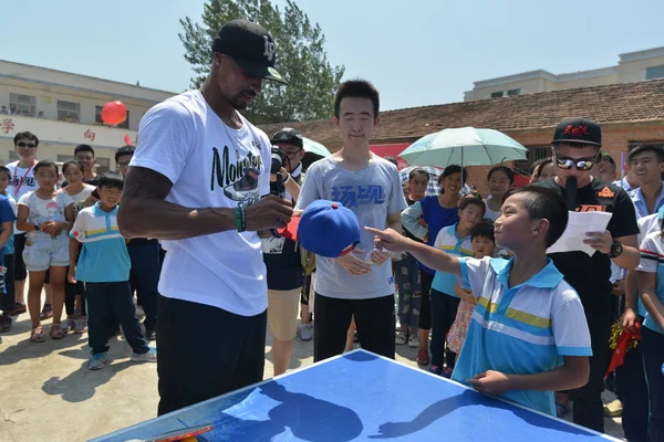 Nba Star George Hill Sol Işaretler Bir Sol Bir Yardım — Stok fotoğraf