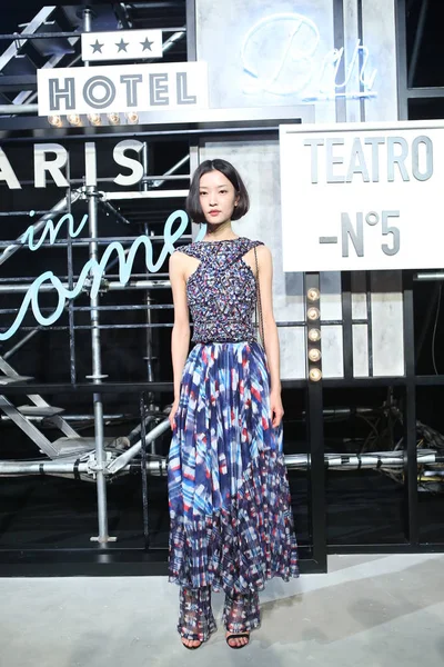 Mannequin Chinois Juan Arrive Tapis Rouge Pour Défilé Mode Collection — Photo