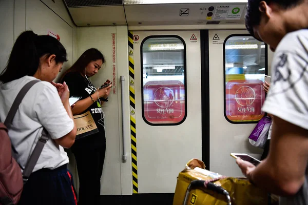 Los Pasajeros Son Fotografiados Tren Que Desde Xining Lhasa Ferrocarril — Foto de Stock