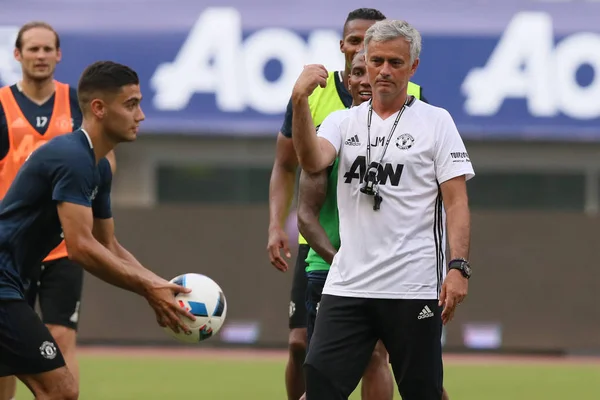 Προπονητή Ζοζέ Μουρίνιο Δεξιά Της Manchester United Δίνει Οδηγίες Στους — Φωτογραφία Αρχείου