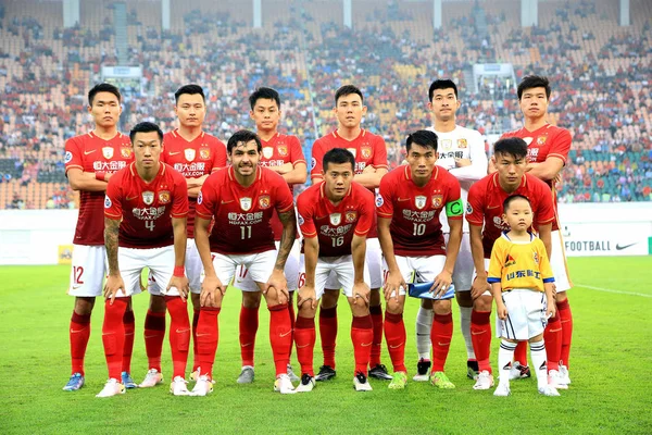 Hráči Základní Sestavě Číny Guangzhou Evergrande Pózovat Před Soutěží Proti — Stock fotografie