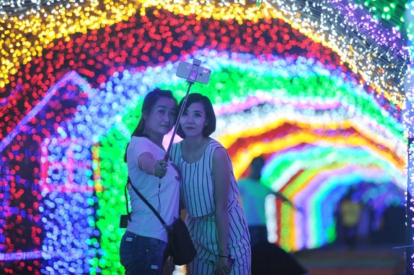Visitors Take Selfie Tunnel Led Lights Light Art Festival Huahai — Stock Photo, Image
