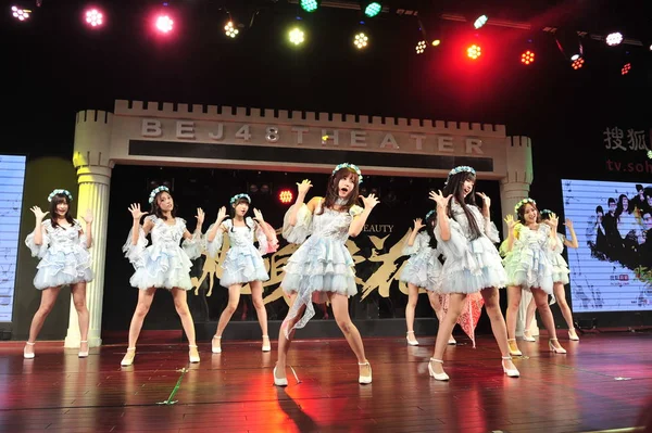 Members Chinese Girl Group Bej48 Perform Launch Event Chinese Internet — Stock Photo, Image