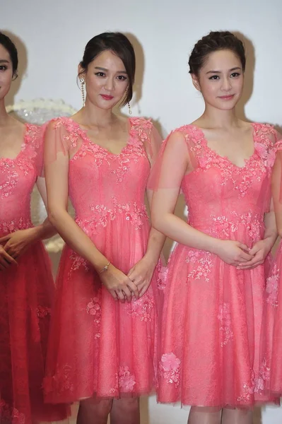 쌍둥이 여배우 여배우 들러리의 베이징 결혼식에 2016 — 스톡 사진