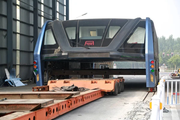 Transit Elevated Bus Teb Debe Ser Remolcado Por Remolque Desde —  Fotos de Stock