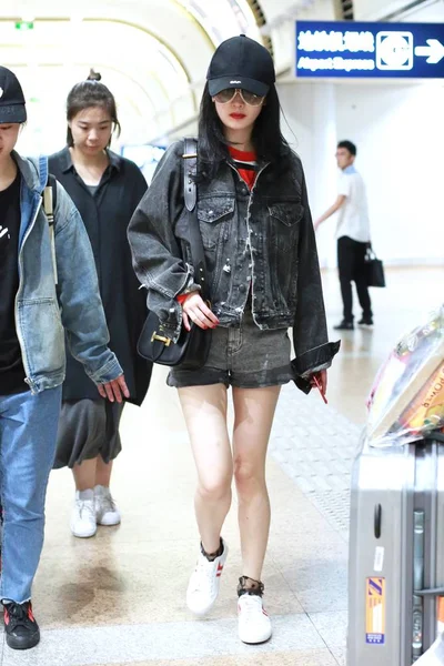 Chinese Actress Yang Pictured Beijing Capital International Airport Beijing China — Stock Photo, Image