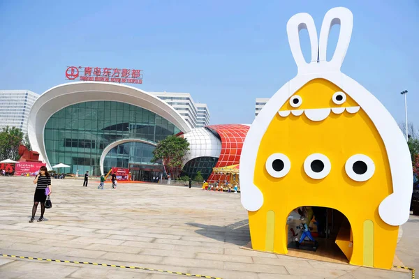 Över Försäljning Centrum Qingdao Oriental Movie Metropolis Utvecklats Wanda Group — Stockfoto