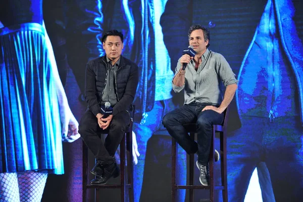 American Actor Mark Ruffalo Right Director Jon Chu Attend Press — Stock Photo, Image