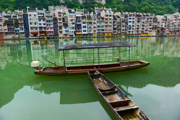 Boten Zijn Verankerd Wuyang Rivier Zhenyuan Oude Waterstad Qiandongnan Miao — Stockfoto