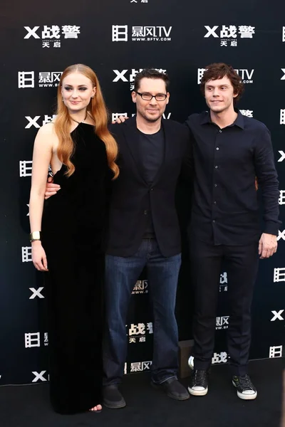 Gauche Droite Actrice Anglaise Sophie Turner Réalisateur Américain Bryan Singer — Photo