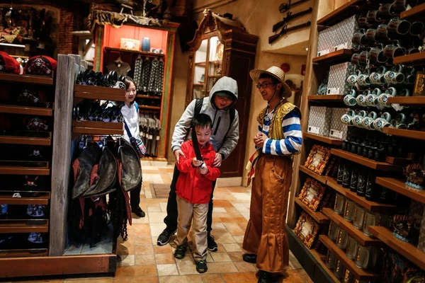 Kinesiska Kunder Butik World Disney Store Disneytown Shanghai Disney Resort — Stockfoto