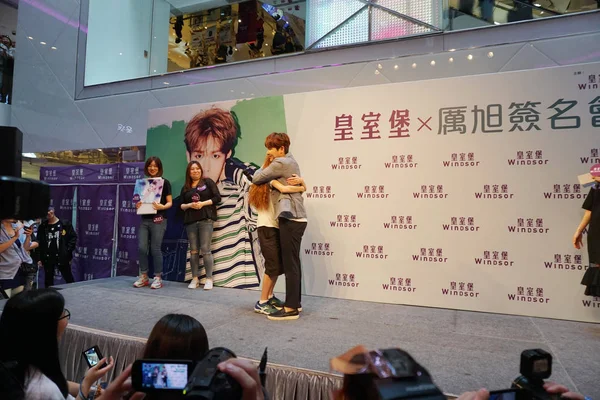 歌手兼俳優キム ソンミン ジェウク Mononym 韓国少年グループ スーパー ジュニアのリョウクで知られて出席するファンの集い サイン会 中国で 2016 — ストック写真