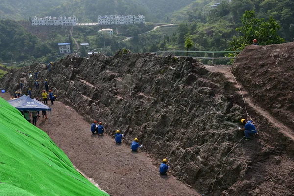 Chinesische Arbeiter Graben Einer 150 Meter Langen Meter Tiefen Und — Stockfoto