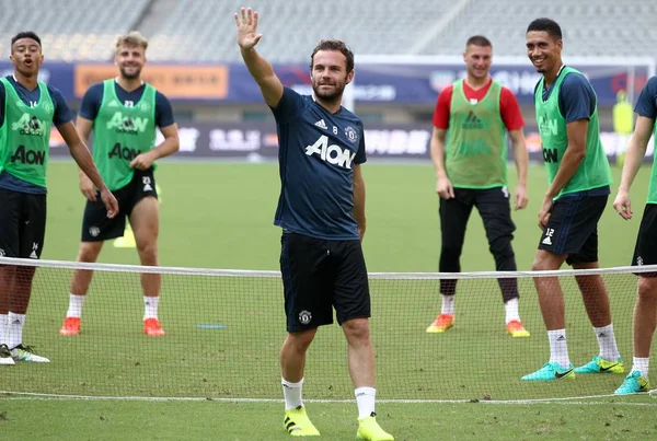 Juan Mata Mitten Manchester United Vågor Till Fans Ett Träningspass — Stockfoto