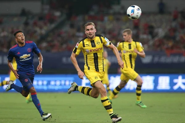 Marcel Schmelzer Borussia Dortmund Frente Derecha Desafía Jesse Lingard Del — Foto de Stock