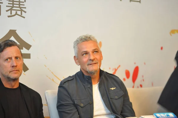 Fostul Superstar Italian Fotbal Roberto Baggio Dreapta Participă Conferință Presă — Fotografie, imagine de stoc