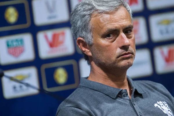 Trener Jose Mourinho Manchester United Słucha Pytanie Konferencji Prasowej Jego — Zdjęcie stockowe
