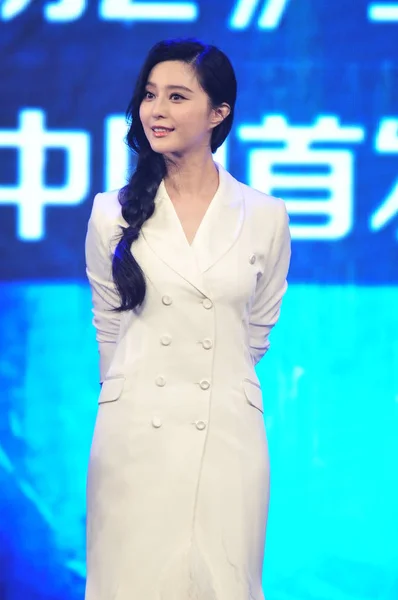 2016年6月28日 中国女星范冰冰在中国北京举行的手机游戏 黑暗2后的黎明 新闻发布会上摆姿势 — 图库照片