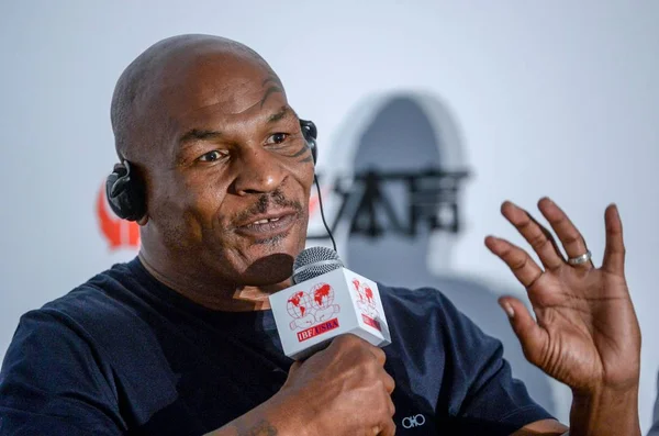 Amerikanischer Boxer Mike Tyson Spricht Während Einer Pressekonferenz Vor Dem — Stockfoto