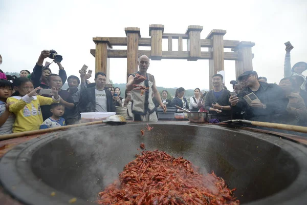 Çinli Aşçı Tang Chenggang Çin Orta Kesimindeki Hunan Eyaletindeki Zhangjiajie — Stok fotoğraf