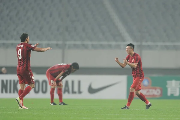 Lei China Shanghai Sipg Right Celebrates His Teammates Defeating Japan — 图库照片