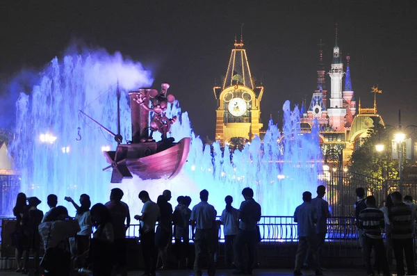 Turisták Látogatása Shanghai Disneyland Során Tárgyalás Során Shanghai Disney Resort — Stock Fotó