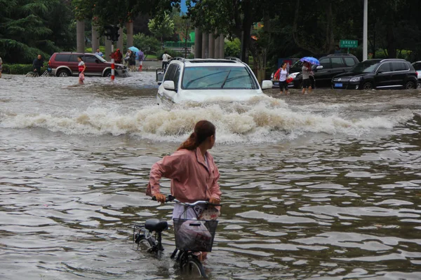 Cars Travel Seriously Flooded Road Caused Heavy Rain Handan City — Stock Photo, Image