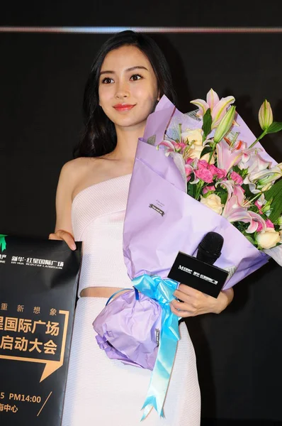 香港模特兼女星安兰巴比出席2016年5月15日在中国上海举行的新华红星地标发布会 — 图库照片