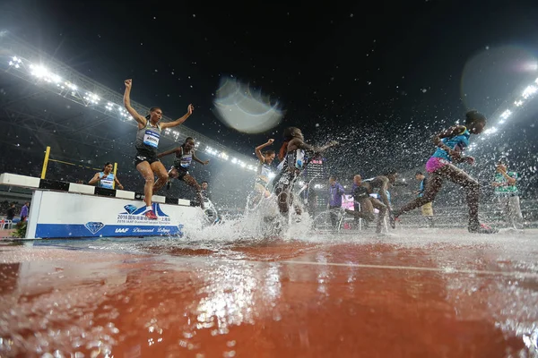 Participants Compete Women 3000M Steeplechase Iaaf Diamond League Shanghai 2016 — Stock Photo, Image