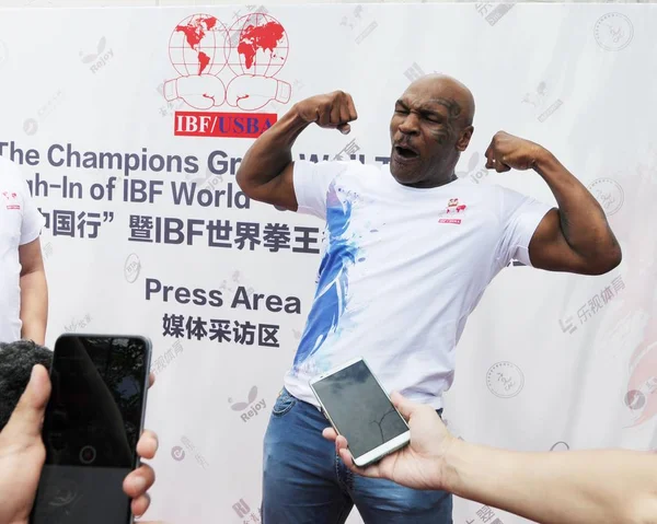 Amerikanischer Boxer Mike Tyson Posiert Beim Wiegen Des Ibf Kampfes — Stockfoto