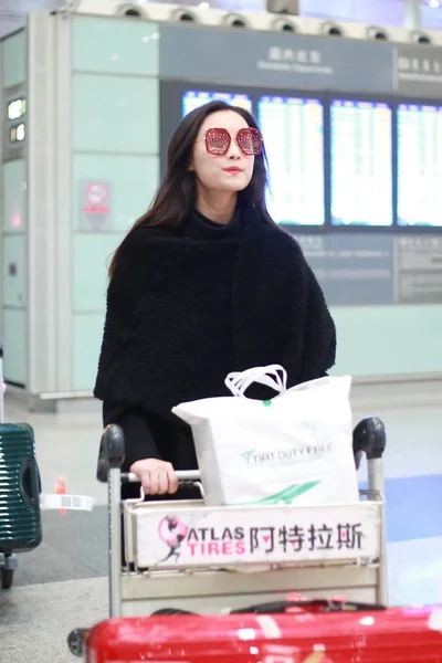 Actrice Chinoise Arrive Aéroport International Pékin Chine Janvier 2019 — Photo