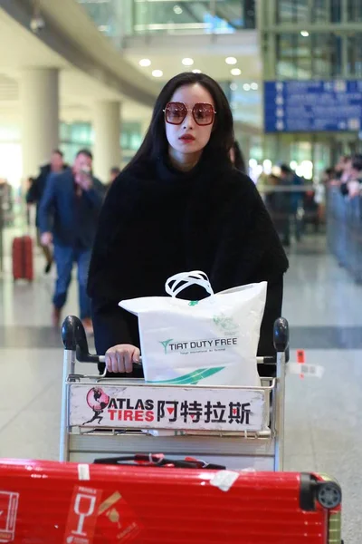 Chinese Actress Arrives Beijing Capital International Airport Beijing China January — Stock Photo, Image